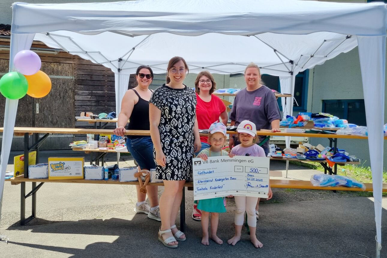 Gruppenfoto auf dem Kinderfest von Sabrina Neumaier, Katharina Kartheininger, Julia Peschek, Viola Demmeler, Leni und Vanessa