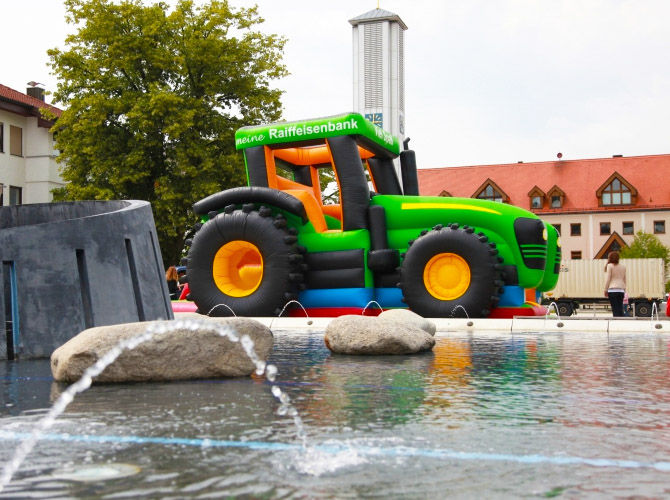Hüpfburg "Traktor"
