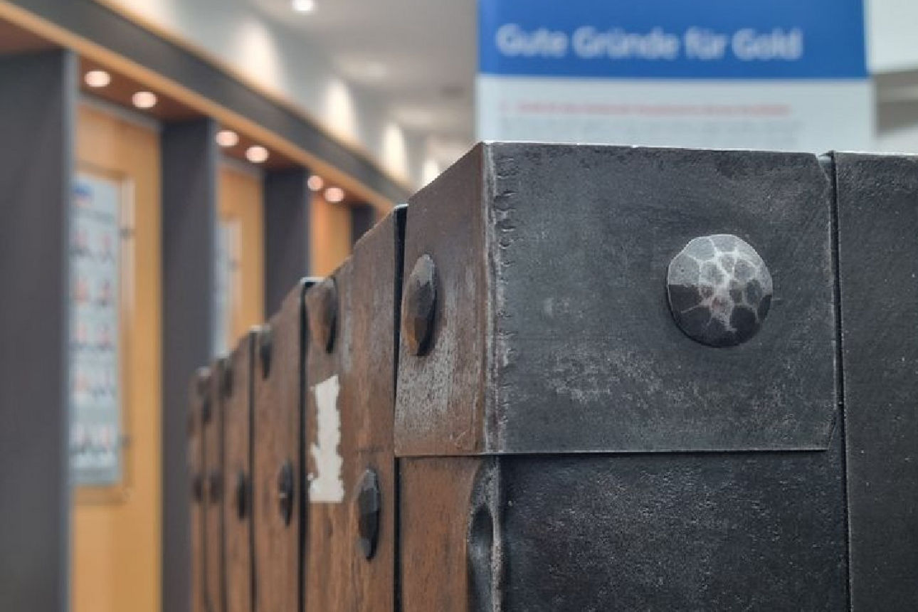 Antiker Tresor in schemenhafter Darstellung. 