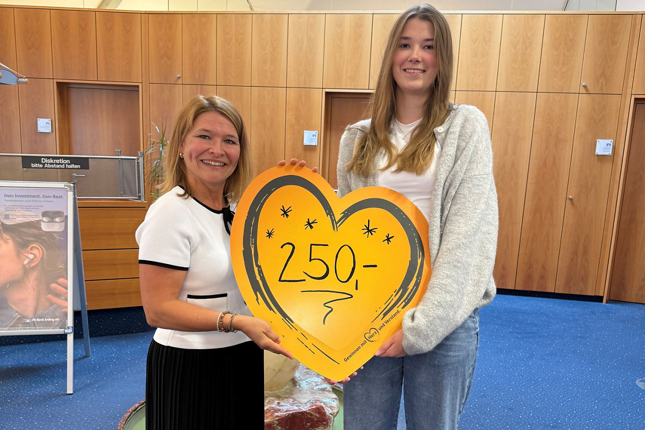 Alisa Tschirch aus Langenpreising (links) mit Beraterin Tanja Beil