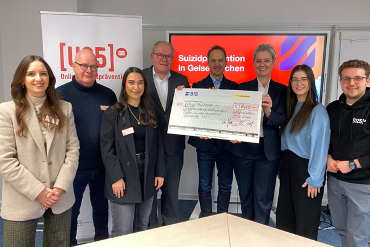 Spendenscheckübergabe bei der [U25] Online-Suizidprävention Gelsenkirchen