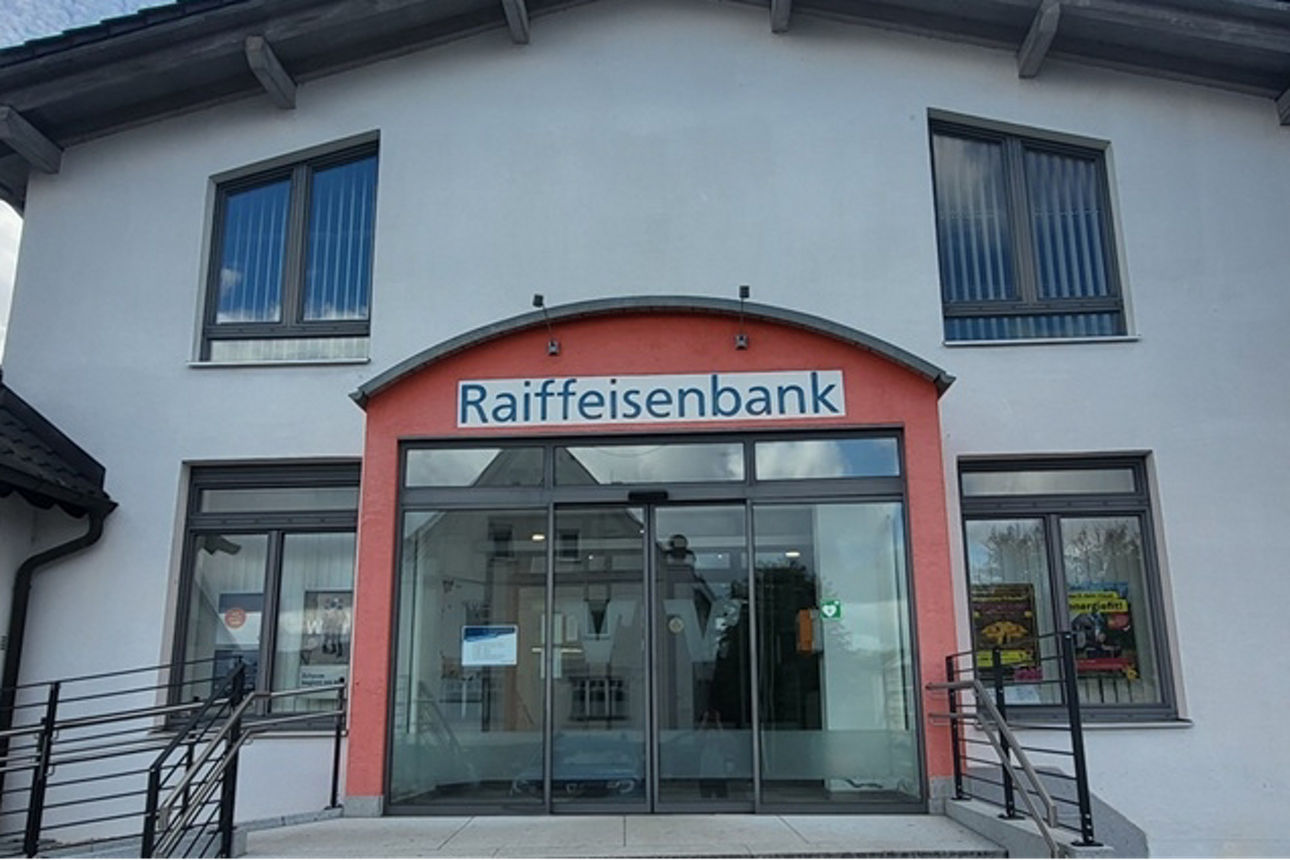 Bild vom Eingangsbereich der Geschäftsstelle Neukirchen