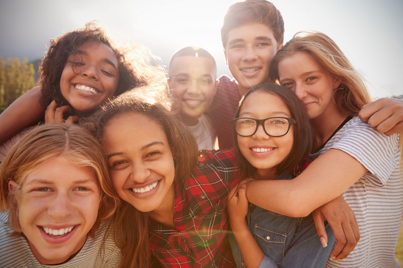 Gruppenfoto von glücklichen Kindern