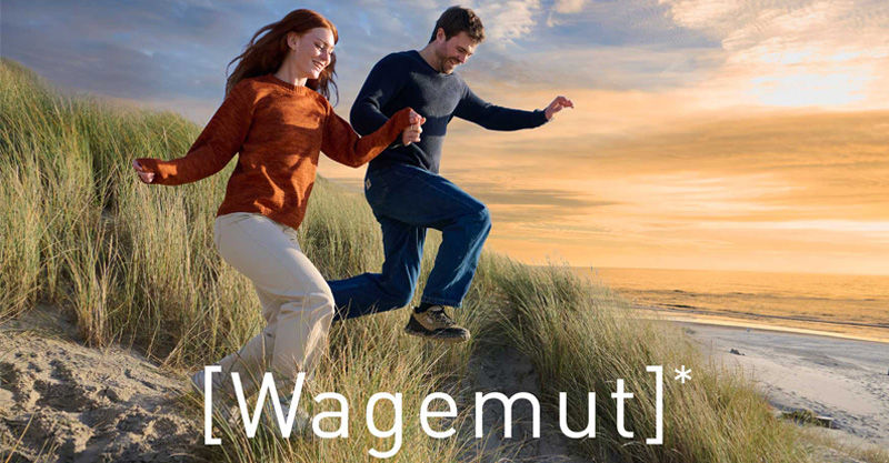 Zwei Personen am Strand