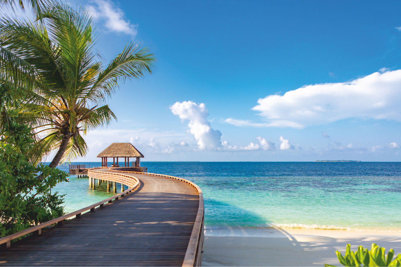 Trauminsel mit blauem Himmel