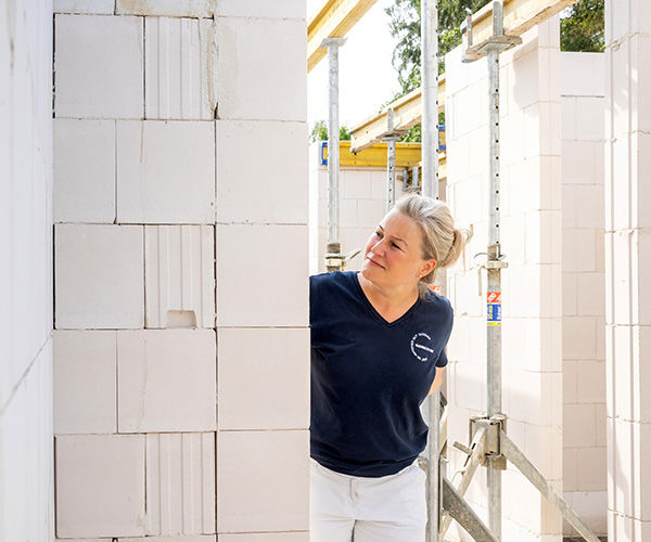 Susann Wesseloh auf der Baustelle