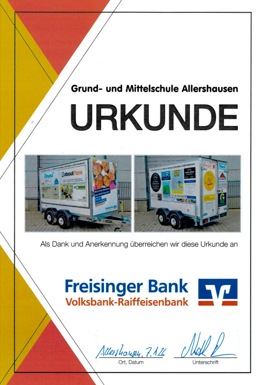 Urkunde der Grund- und Mittelschule Allershausen als Dank an die Freisinger Bank; einthalten sind zwei Fotos vom Spiele-Anhänger und das Freisinger Bank Logo