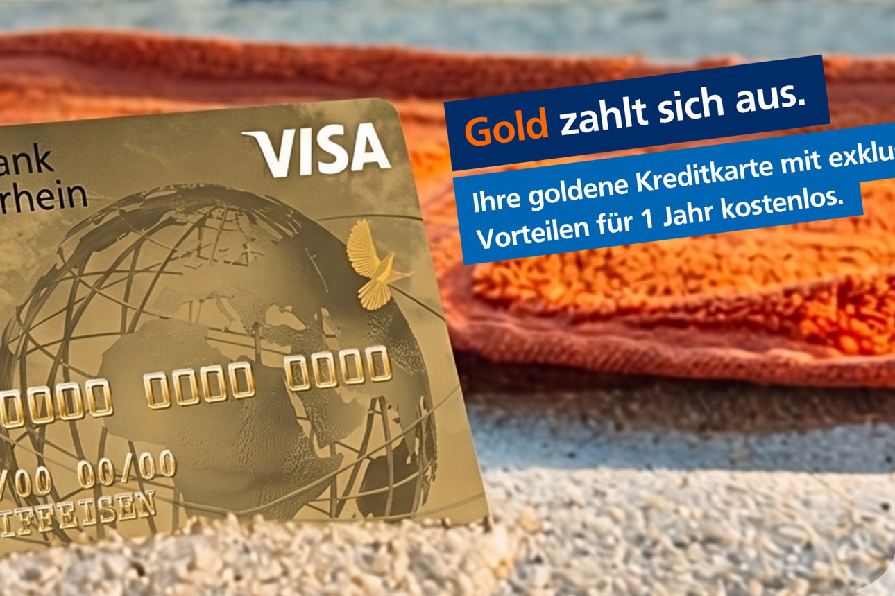 VISA GoldCard steckt im Sand am Strand