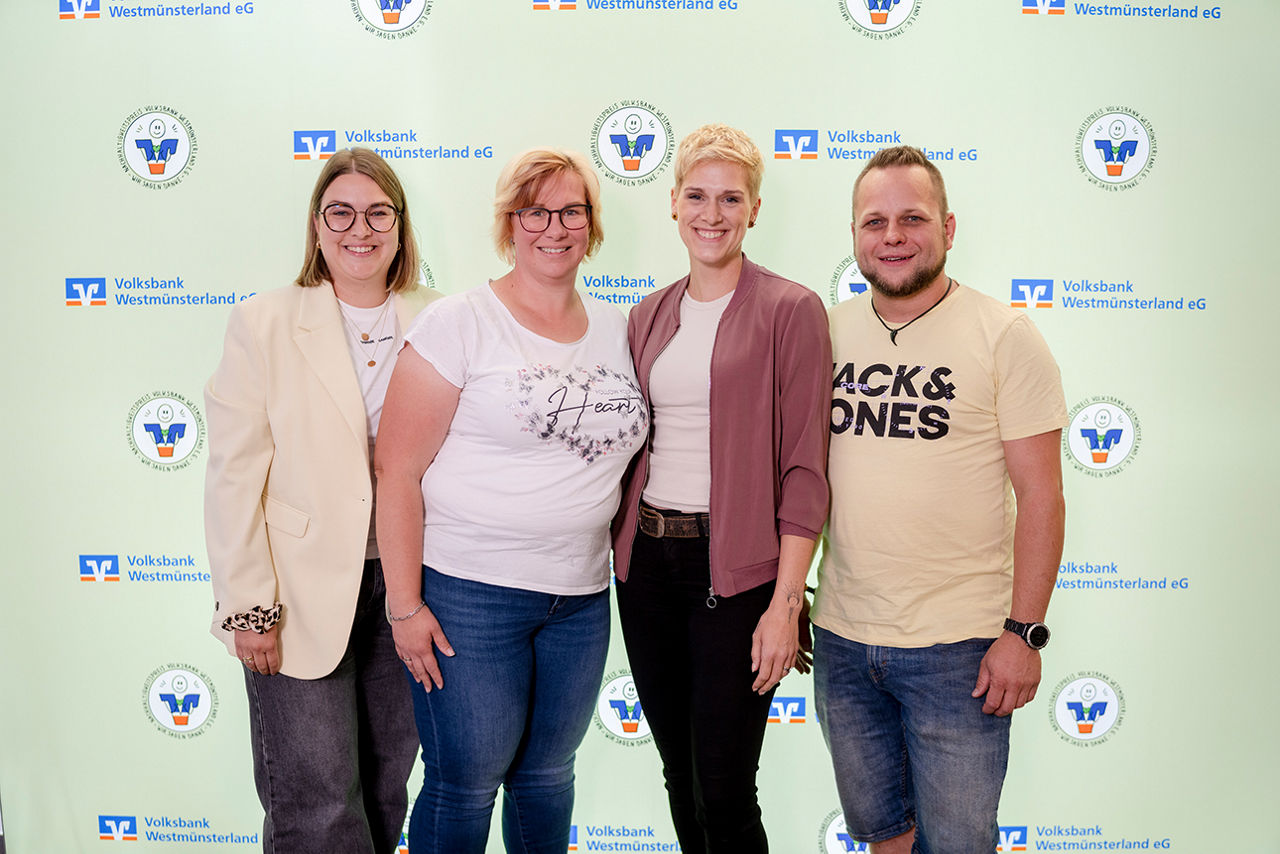 Foto von Theres Hübers, Bettina Abels- Vehns, Aileen Rensing und Florian Rathmer