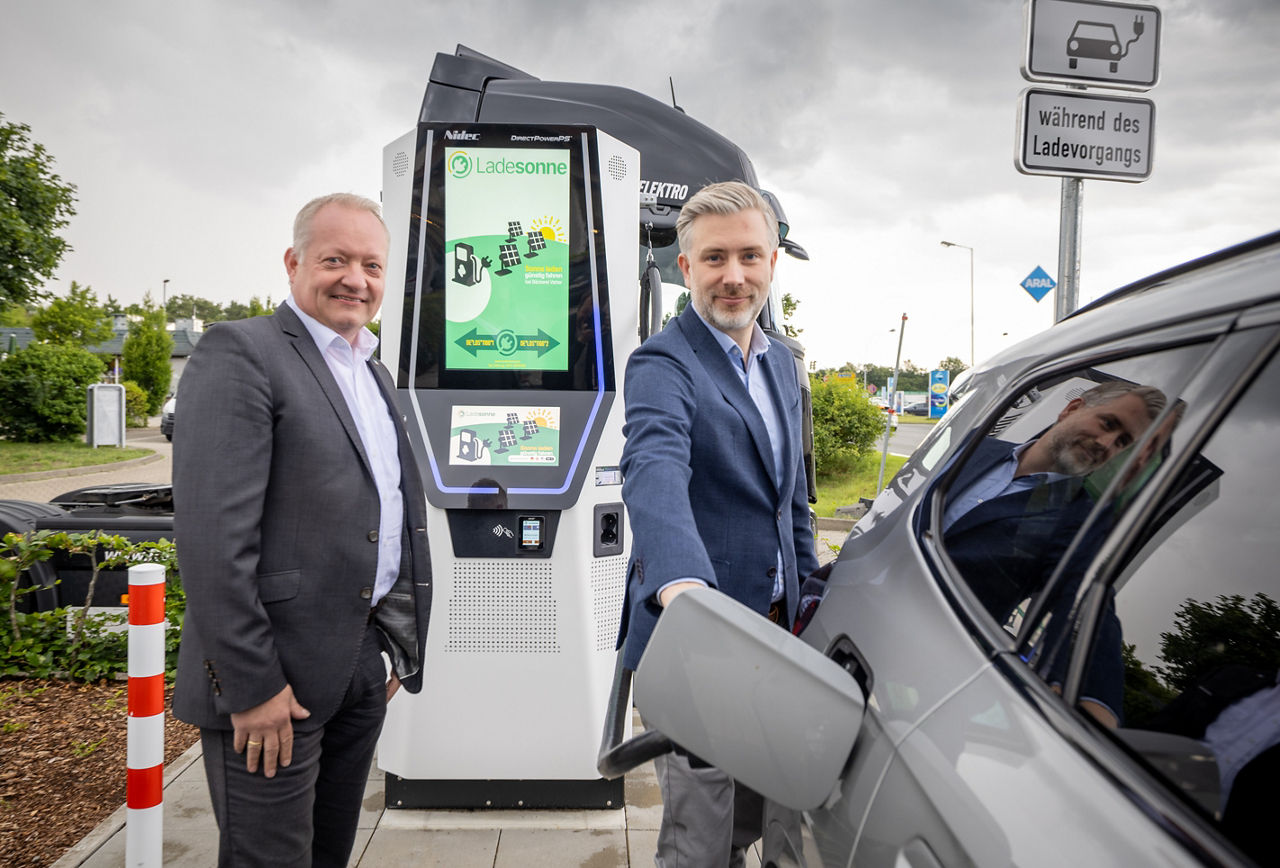 Matthias Sekerdick & Matthias Roidl tanken Strom