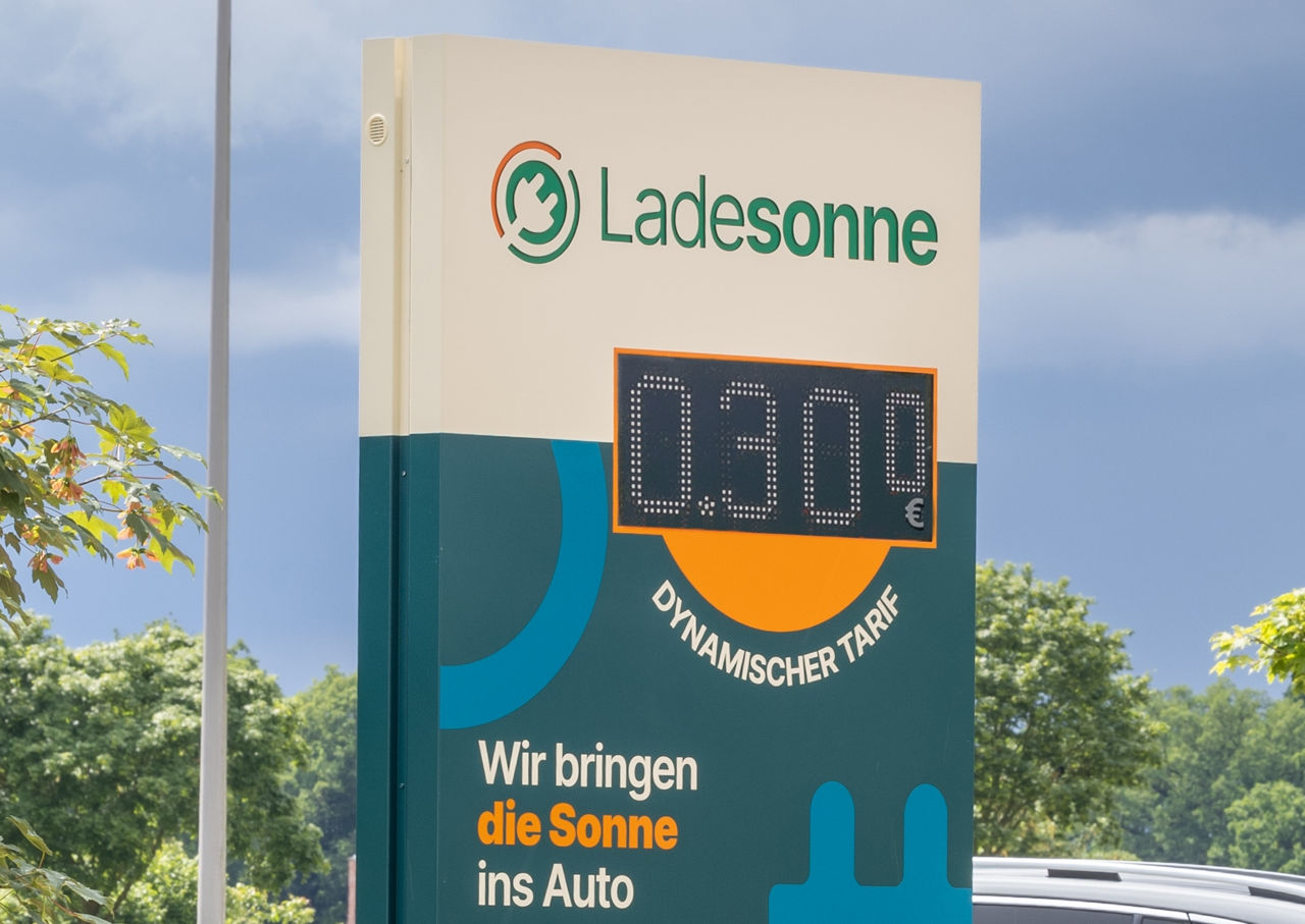 Anzeigetafdel Ladesonne am Autohof Schwarmstedt 