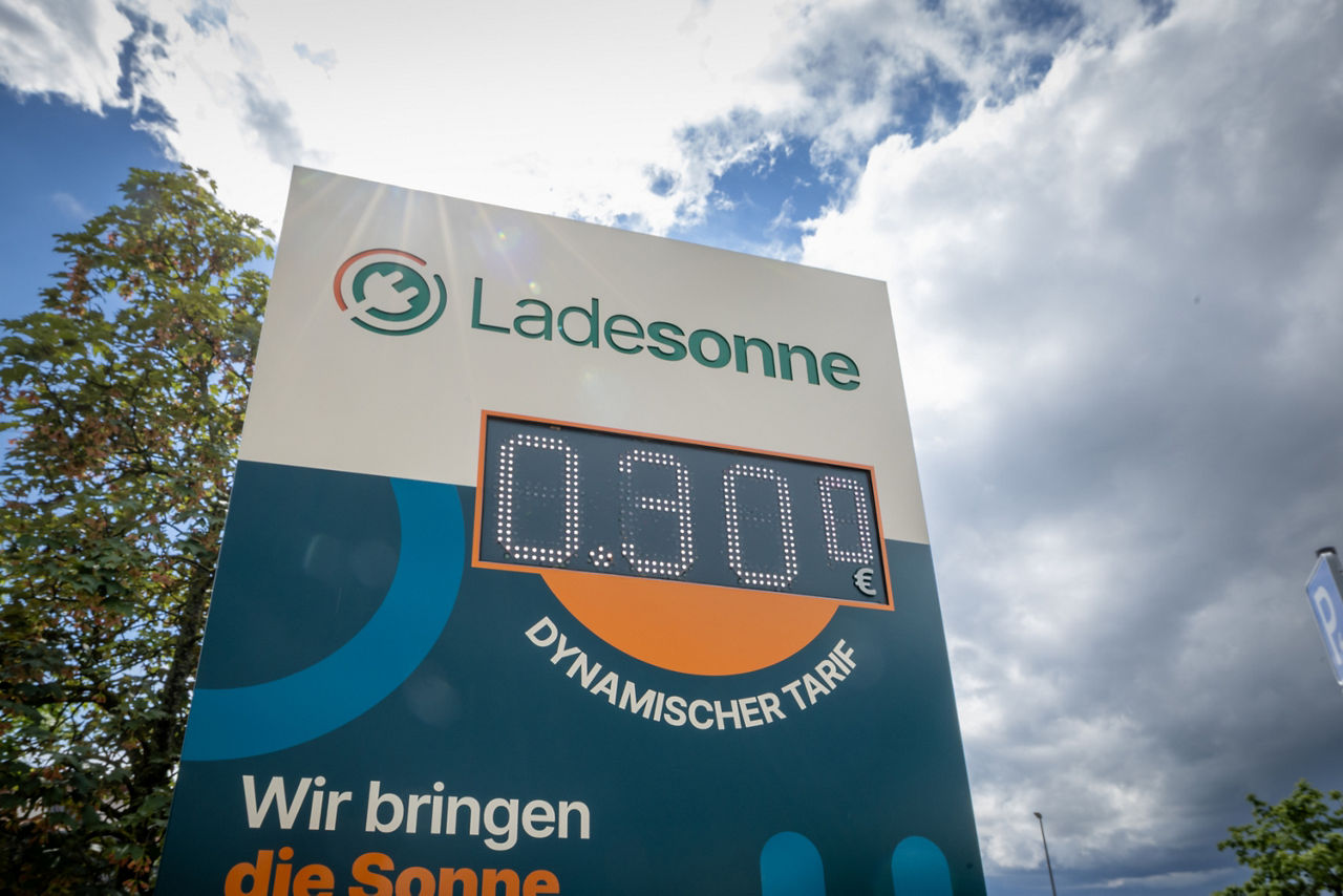Anzeigetafdel Ladesonne am Autohof Schwarmstedt 
