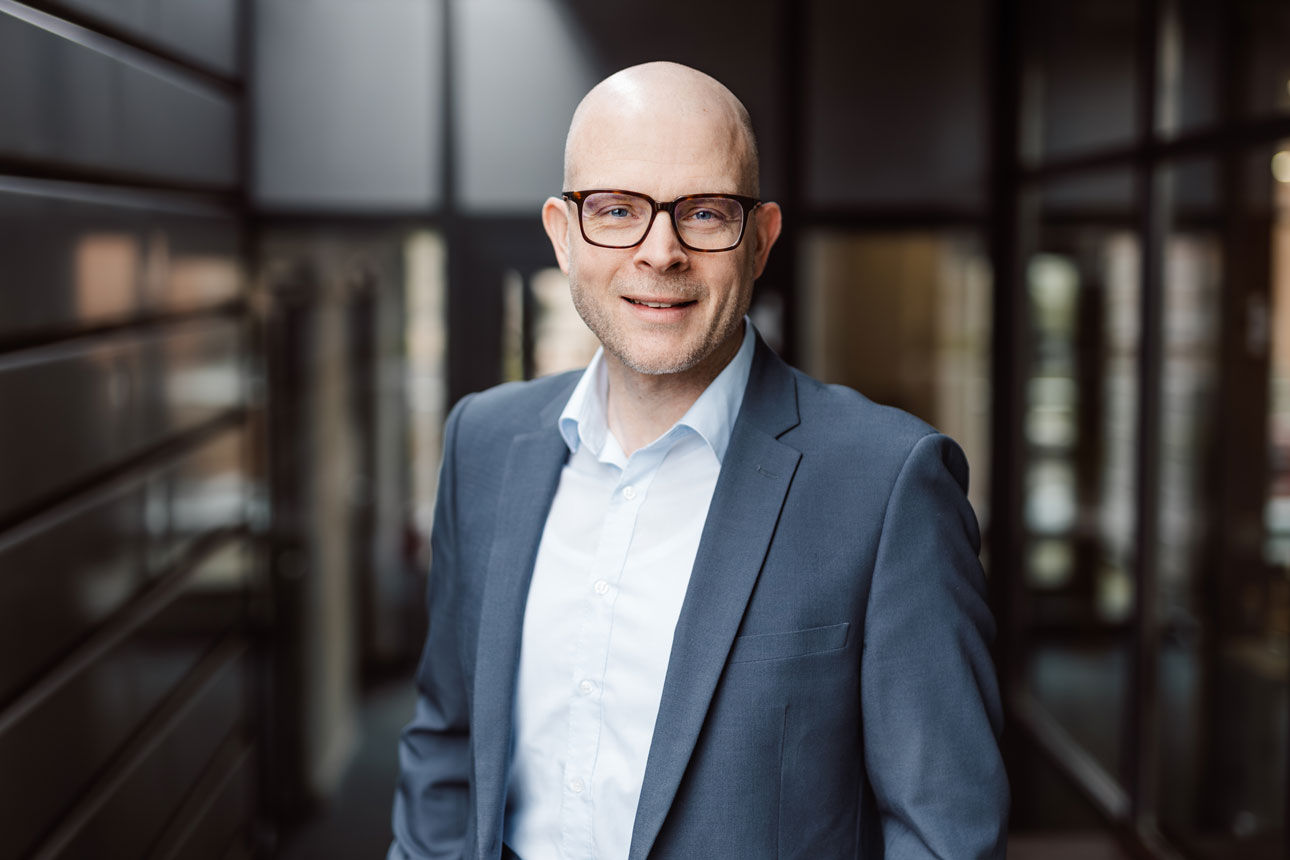 Mitarbeiterfoto Daniel Röckes, Leitung Firmenkunden BS/SZ/PE, Volksbank BRAWO