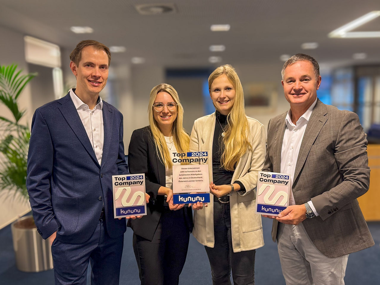 Vorstandssprecher Matthias Kruse (von rechts), Larissa Lorenz, Janina Köster und Matthias Smit