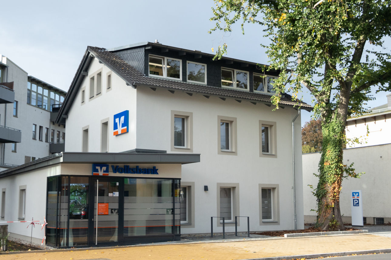 Filialgebäude Radebeul der Volksbank Dresden-Bautzen mit Volksbank Logo