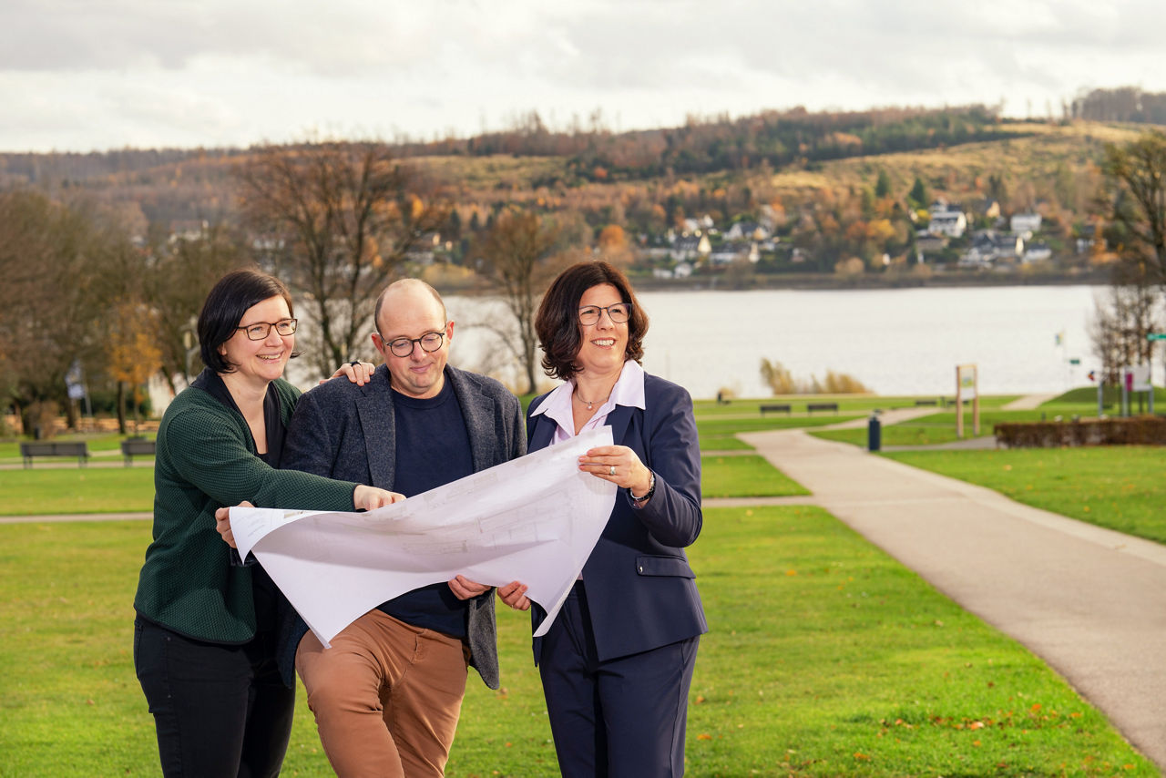 v. l.: Ivonne und Philipp Hartung mit Melanie Wördehoff
