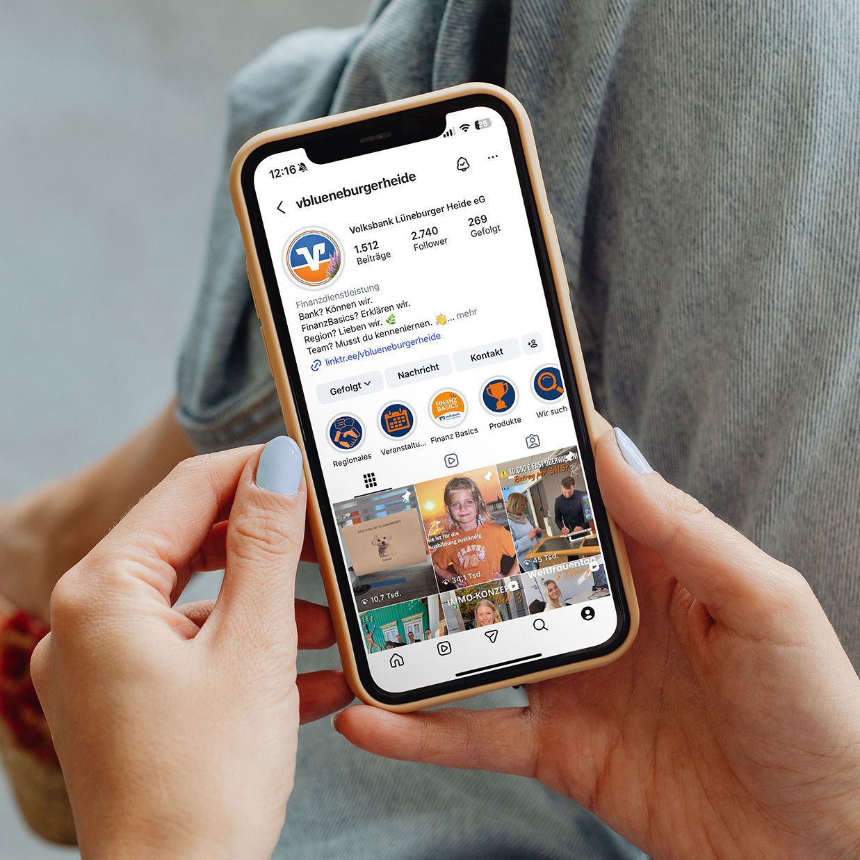 Unser Instagram-Kanal auf einem Smartphone