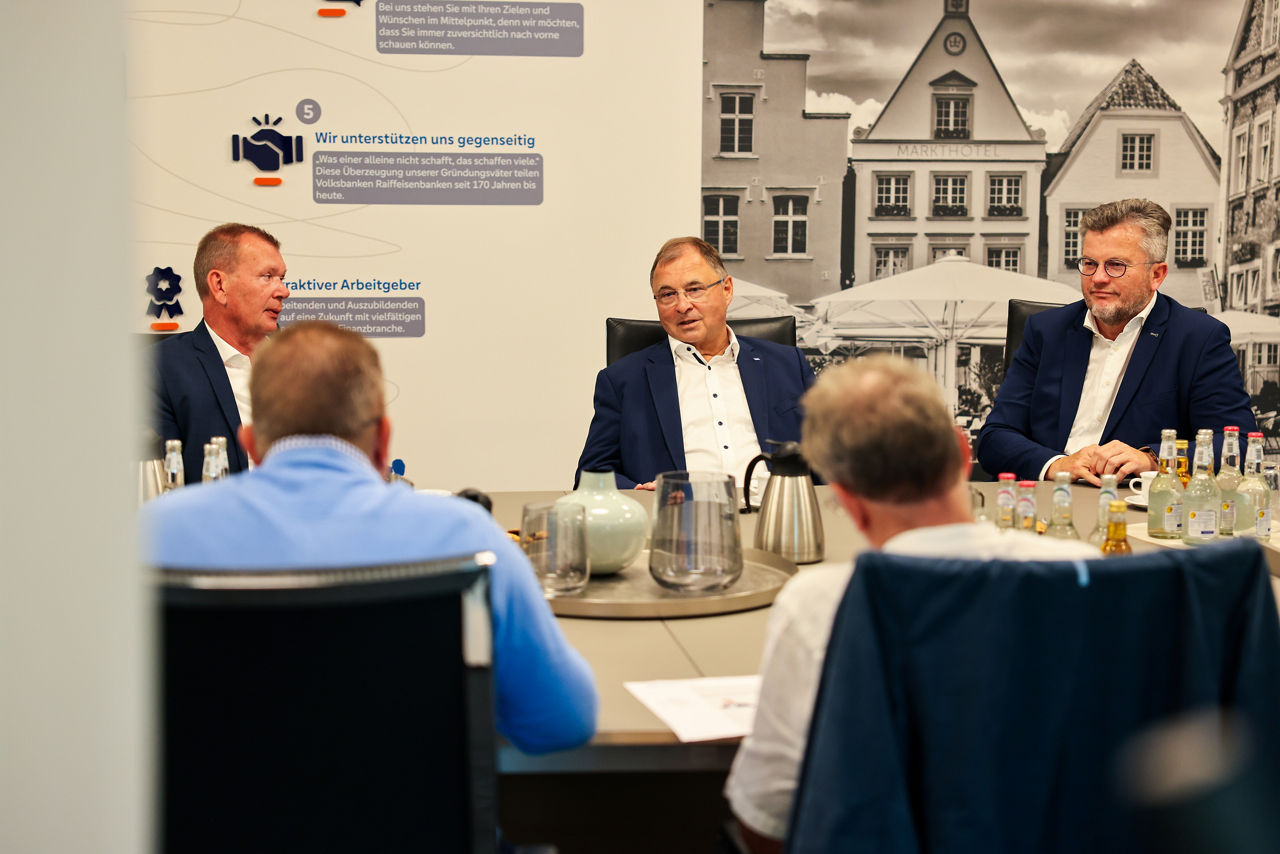 Peter Könekamp, Thomas Schmidt, Peter Schmidt im Pressegespräch, v.l.n.r.