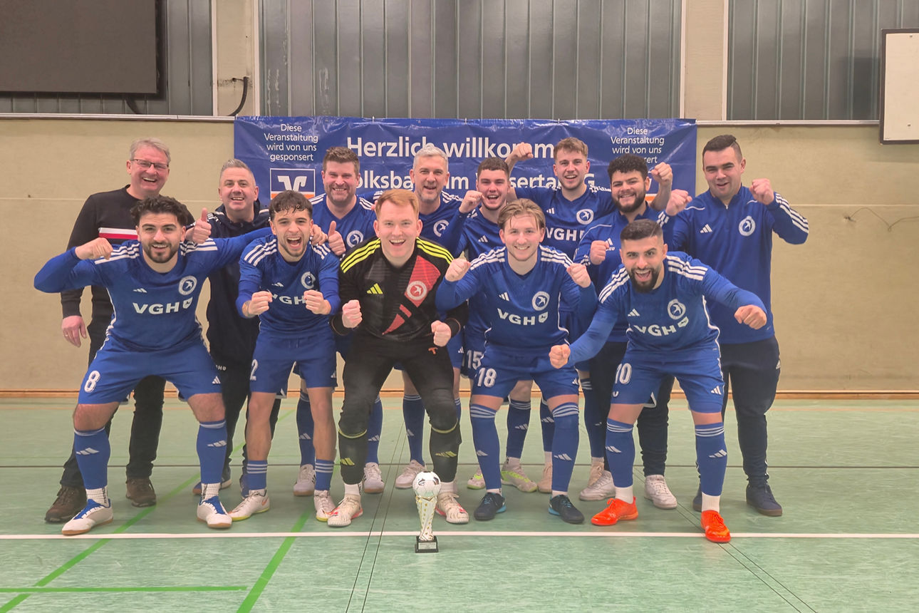 Eine jubelnde Fußballmannschaft