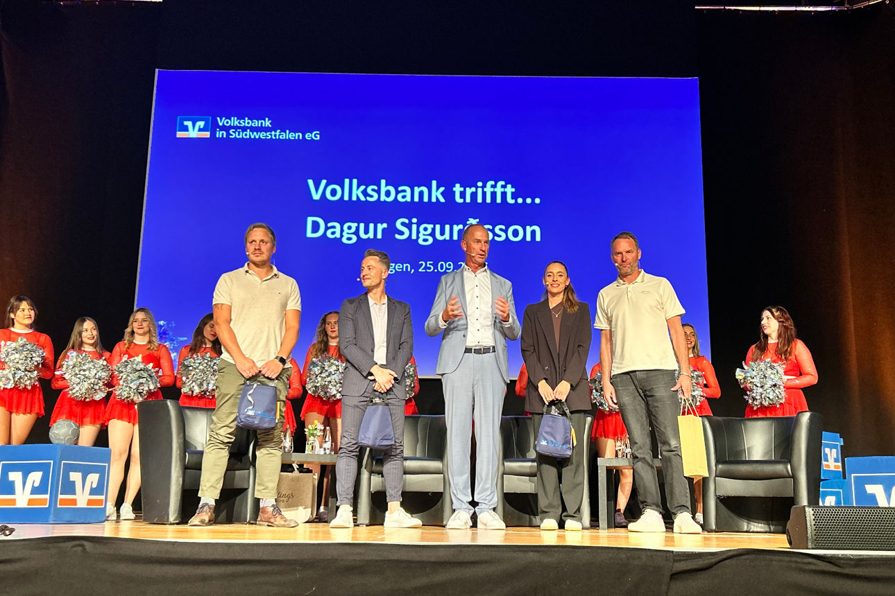 Dagur Sigurðsson, Stefan Fuckert, Vorstand Jens Brinckmann, Johanna Stockschläder und Michael Lerscht