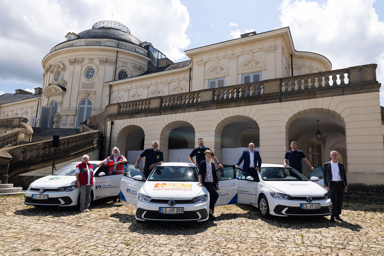 Fahrzeugübergabe der VRmobile am Schloss Solitude in Stuttgart