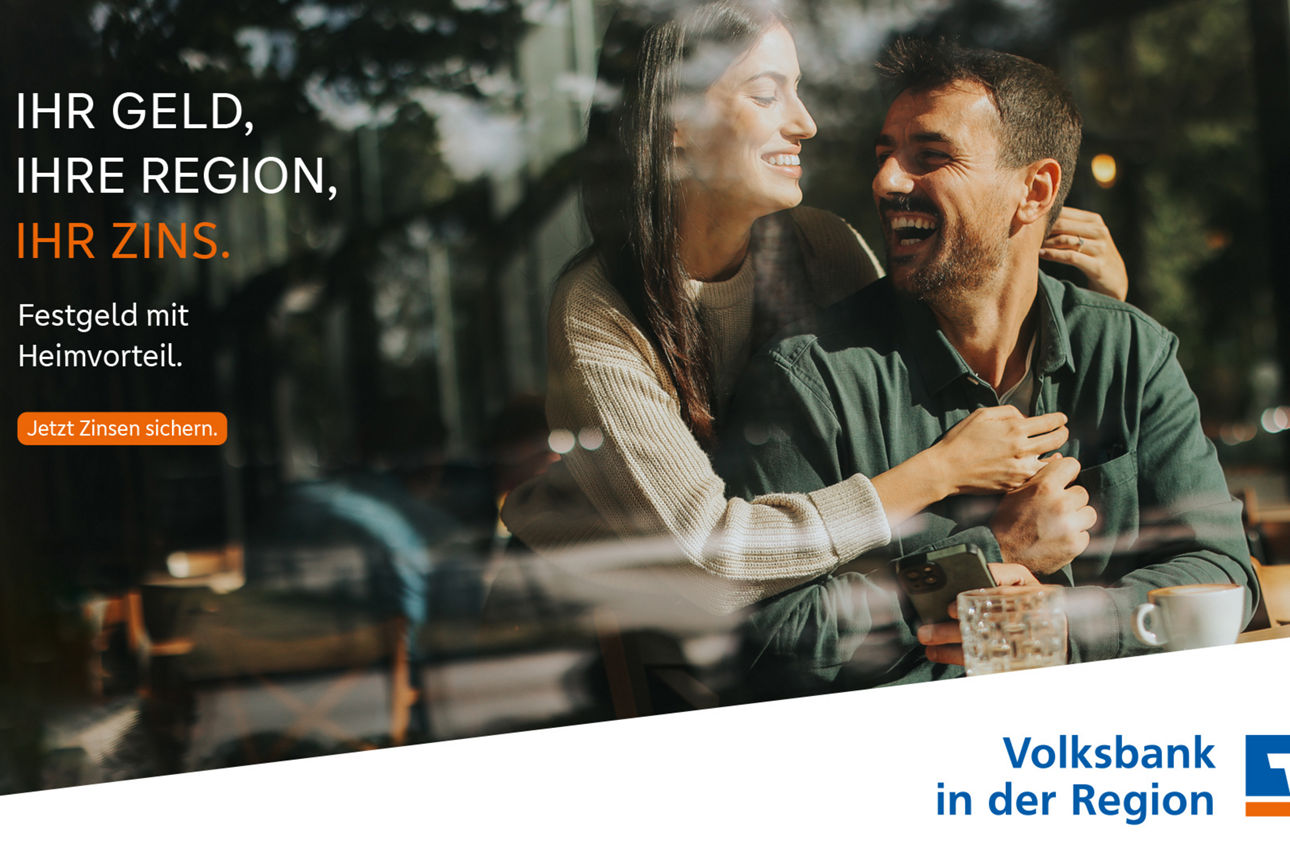 Frau mit Mann am lachen