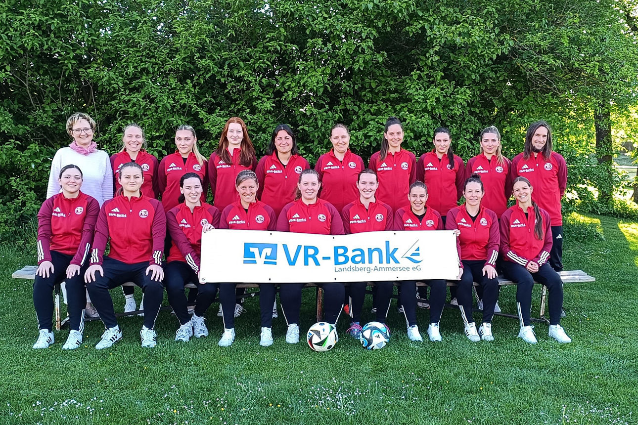 Neue Trainingsanzüge für die Fußballerinnen des MTV Dießen!