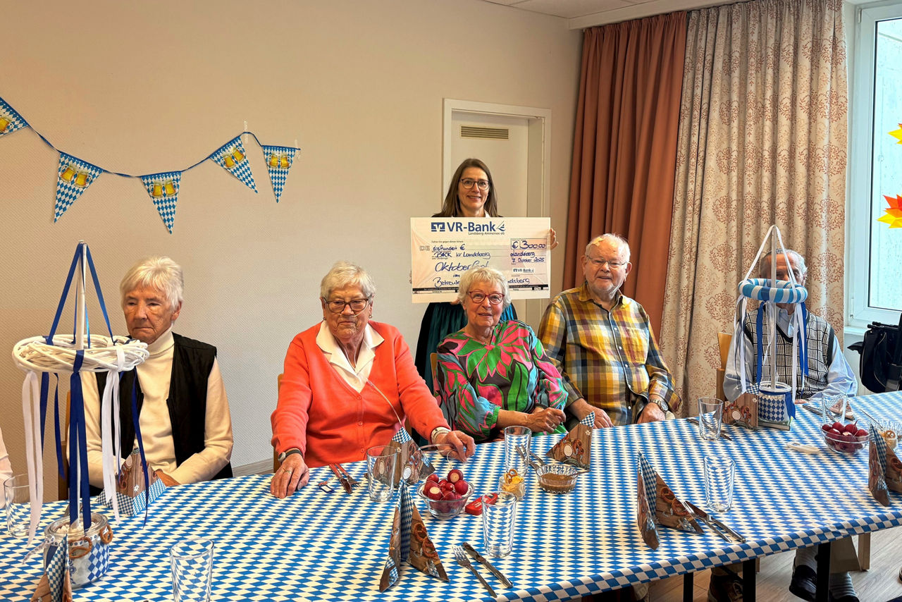 Weiß-blaue Freude: Das BRK feiert sein Oktoberfest