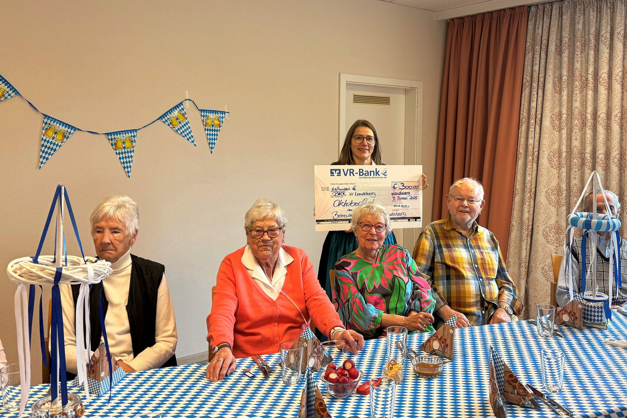 Weiß-blaue Freude: Das BRK feiert sein Oktoberfest