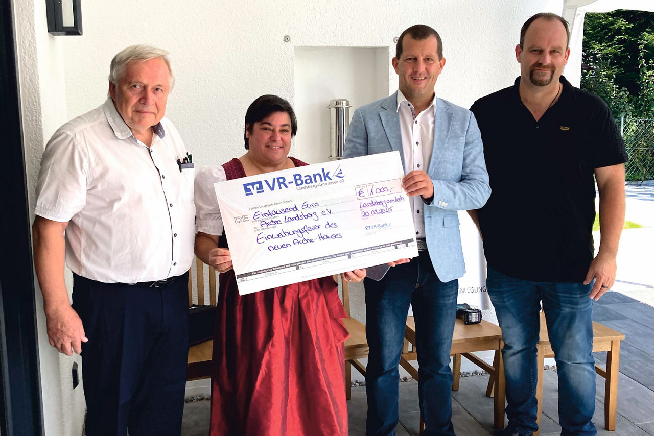 Bereichsleiter VR-FirmenkundenZentrum Peter Klemm zu Gast bei der Eröffnung des neuen Arche Hauses in Landsberg.
