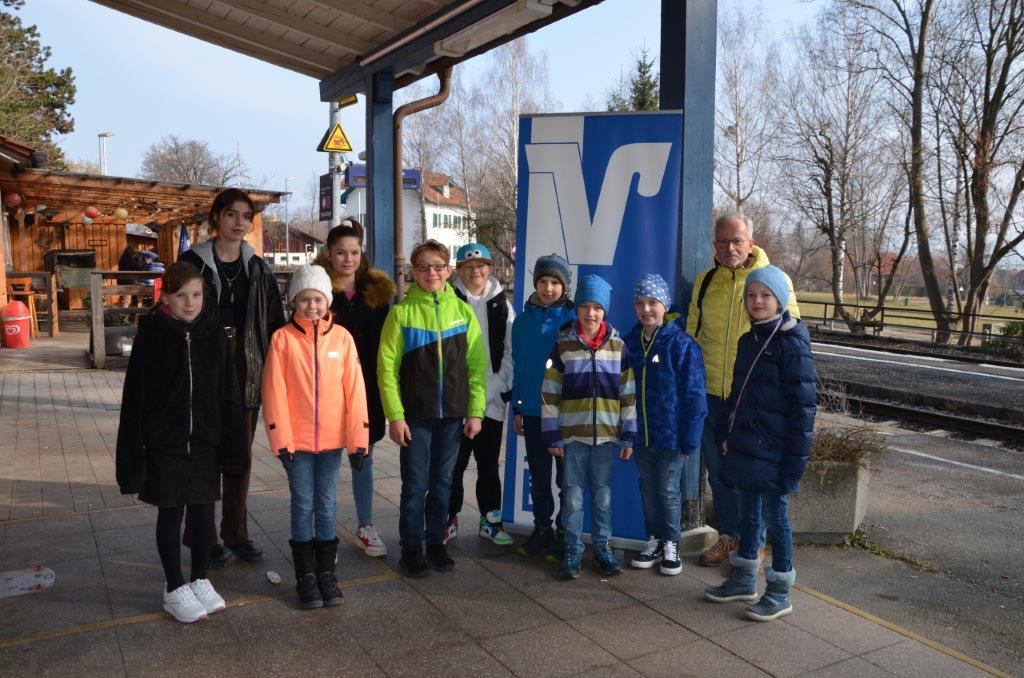 Die Gewinner des letztjährigen Jugendwettbewerbs durften einen Tag im Atelier verbringen.