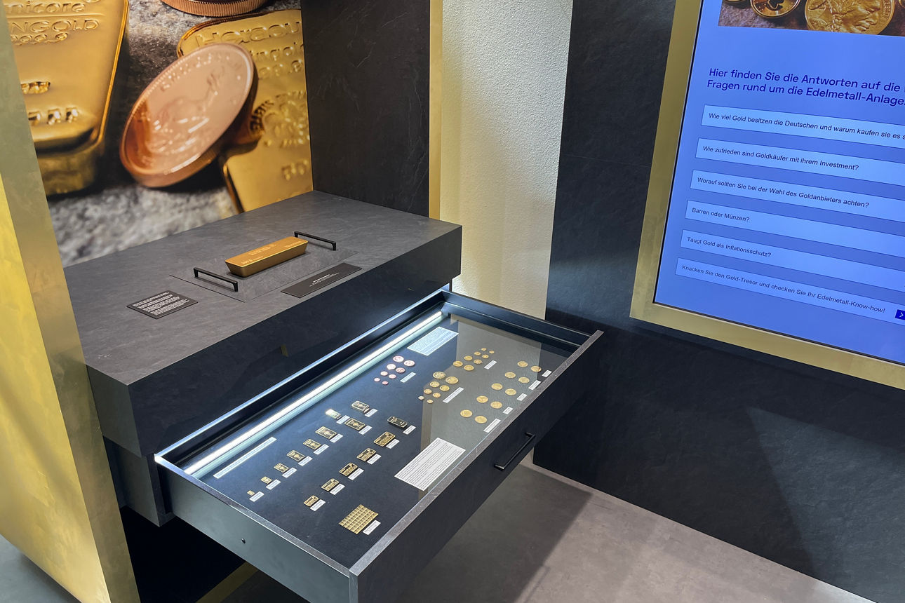 Barren und Münzen: In der Gold-Ausstellung finden Besucher eine große Anzahl an größenidentischen Nachbildungen