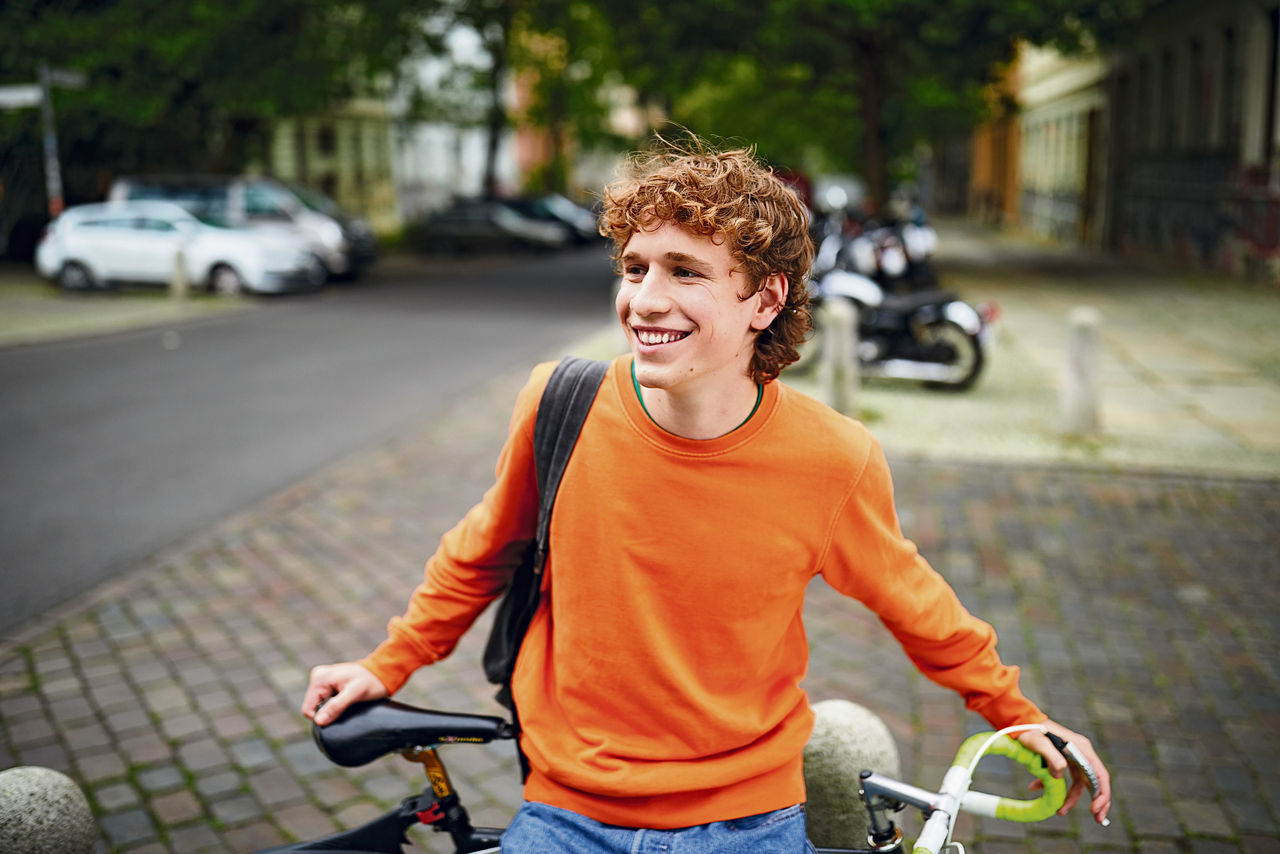 Illustration: Jugendlicher mit Fahrrad