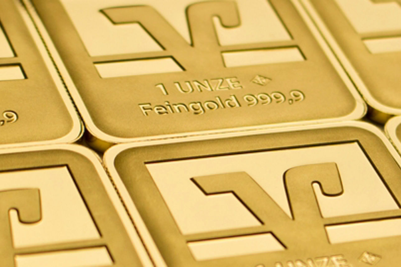 Eine Reihe von Goldbarren zu einer Unze mit dem Logo der Volksbank