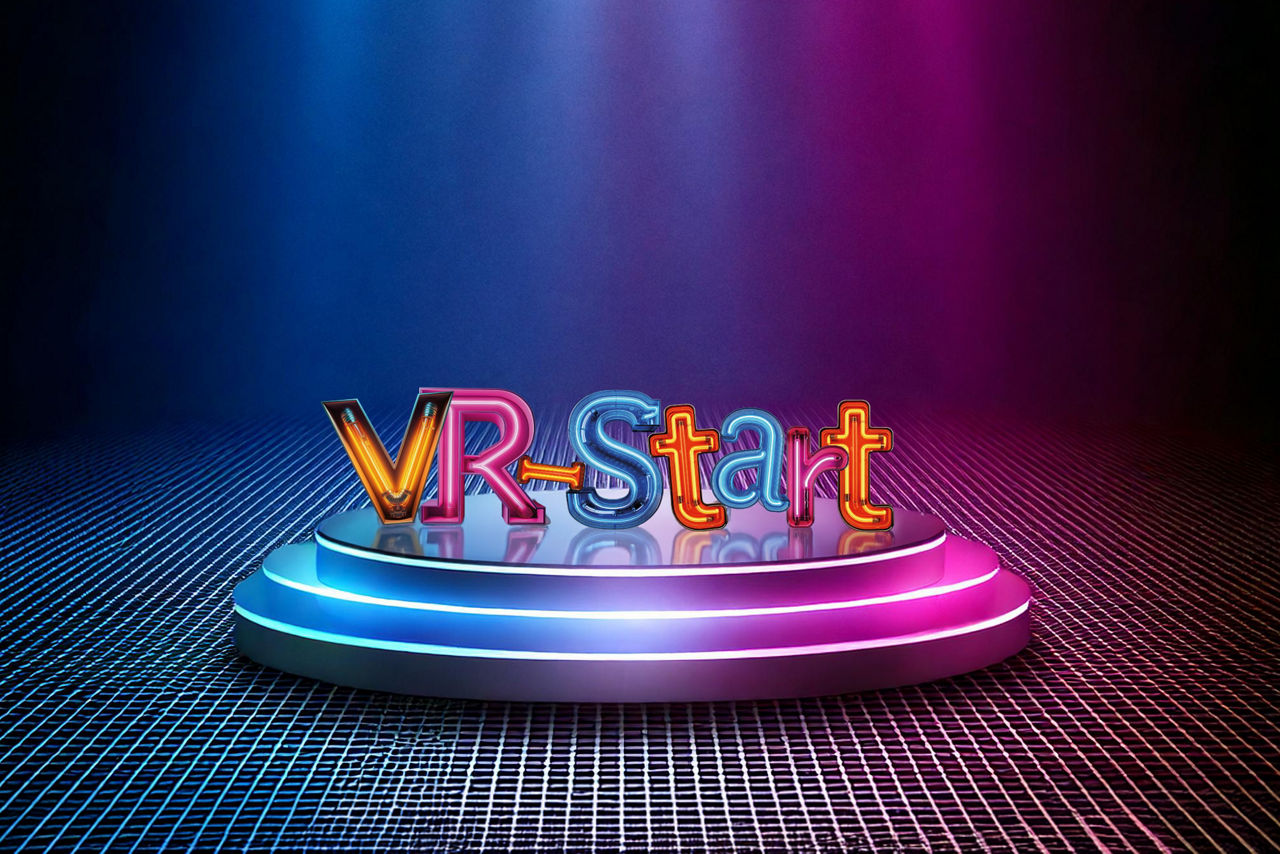 Bunter 3D-Schriftzug „VR-Start“ auf einer leuchtenden, futuristischen Bühne mit neonfarbenem Licht auf dunklem Rasterboden.