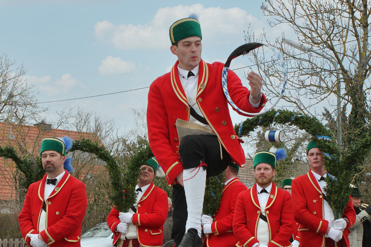 Schäfflertanz vor unserer Filiale