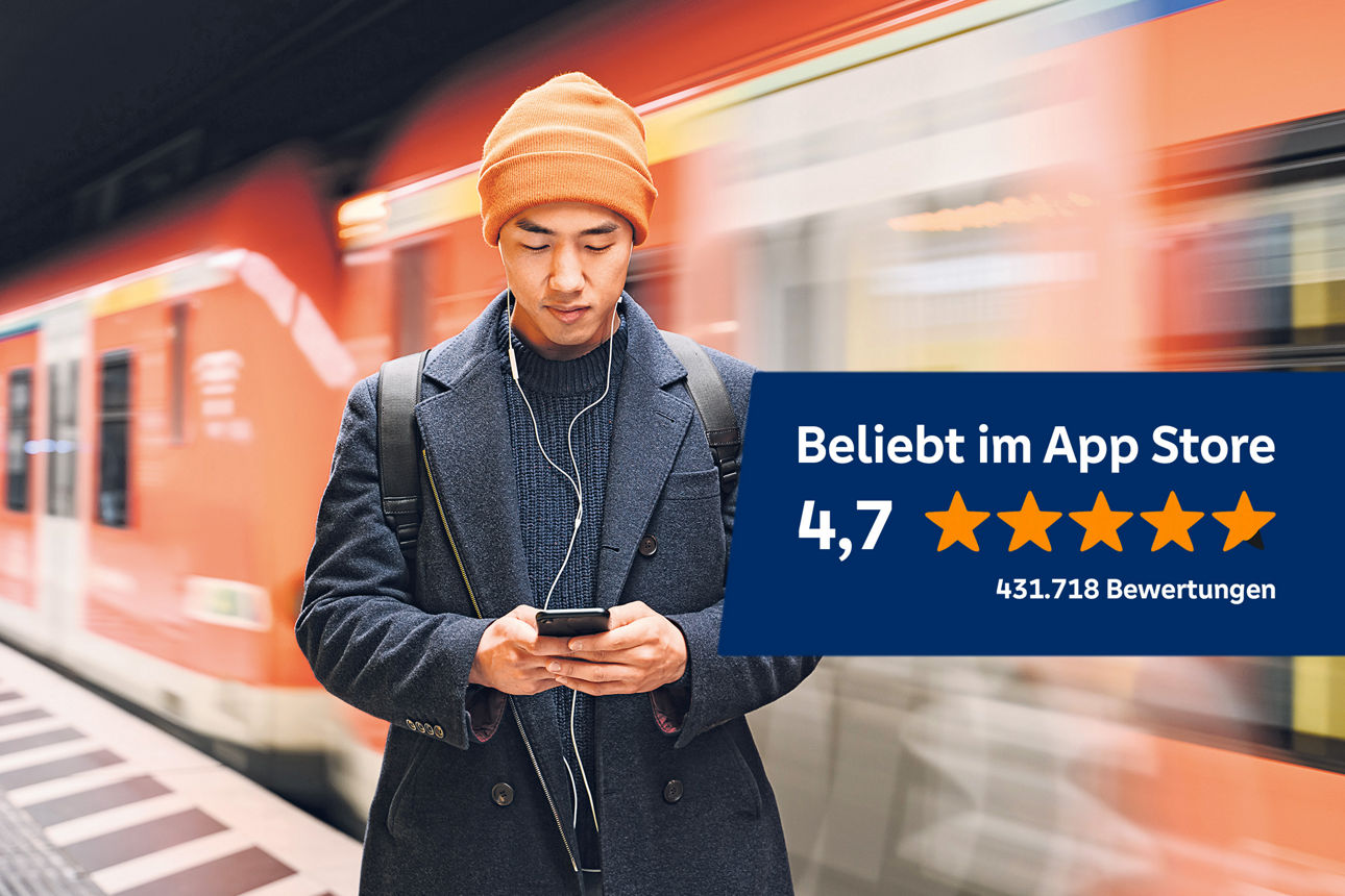 Mann in einer U-Bahn-Station, der auf sein Smartphone schaut; die App ist beliebt im App Store mit 4,7 Sternen