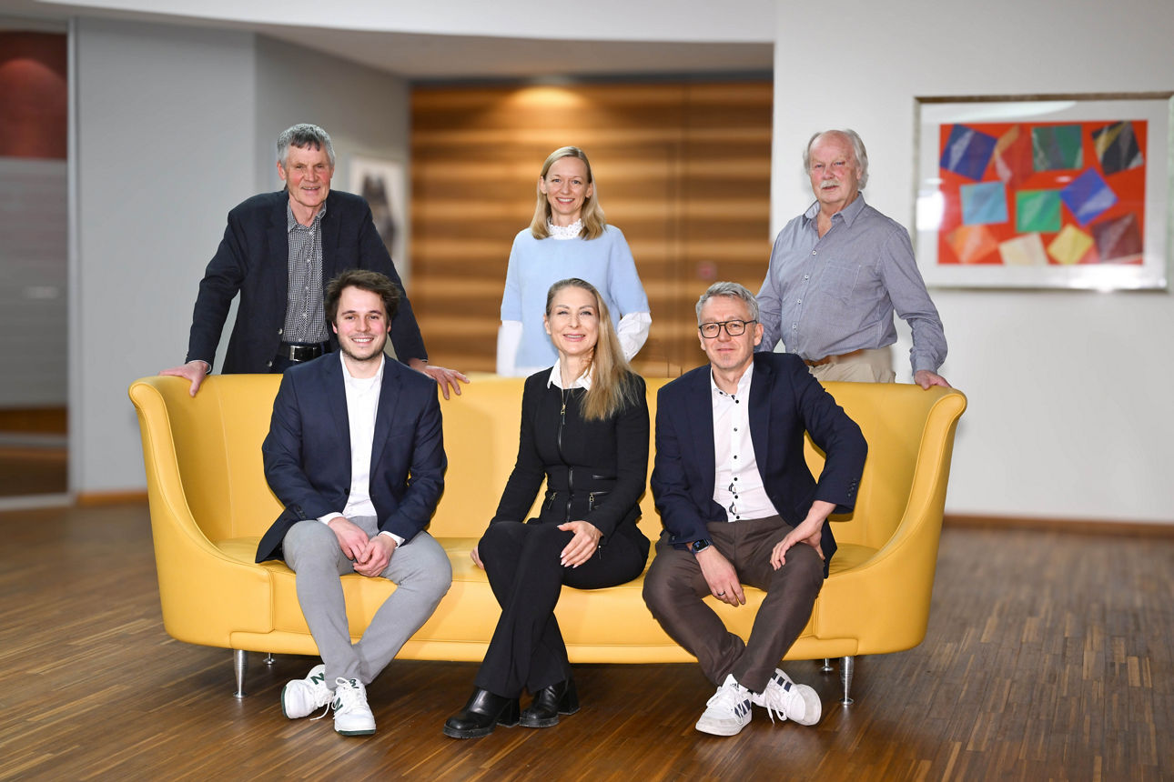 Der Aufsichtsrat bestehend aus 6 Mitgliedern in den Geschäftsräumen der Bank. 