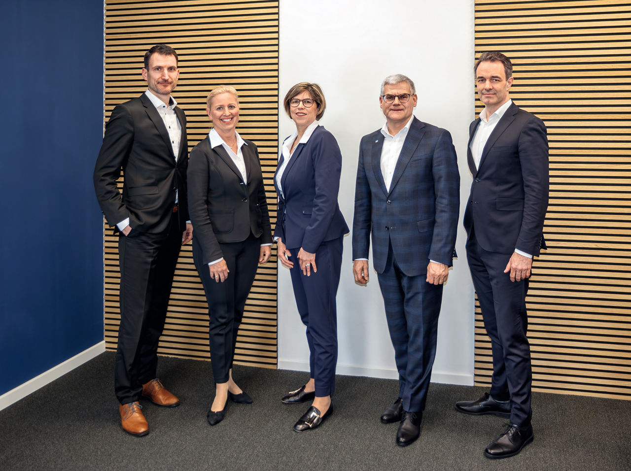 Das Bild zeigt den Vorstand und Aufsichtsrat der VR Bank Main-Kinzig-Büdingen.