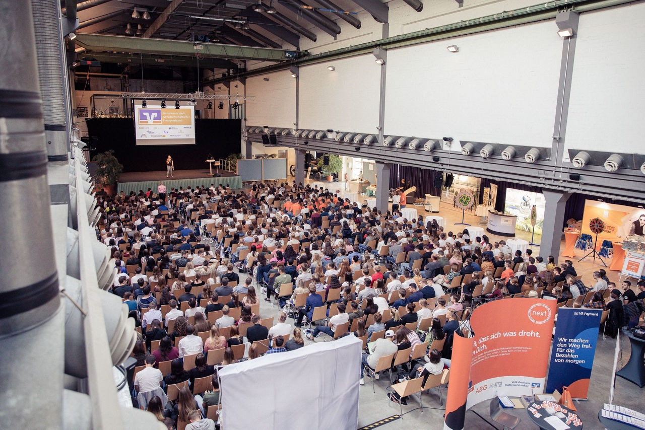 Blick in die Halle zum Event VR-active Start in Schrobenhausen