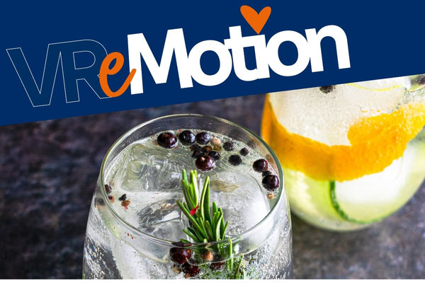 Großes VR eMotion Logo, darunter ein Foto von zwei Gin-Cocktails