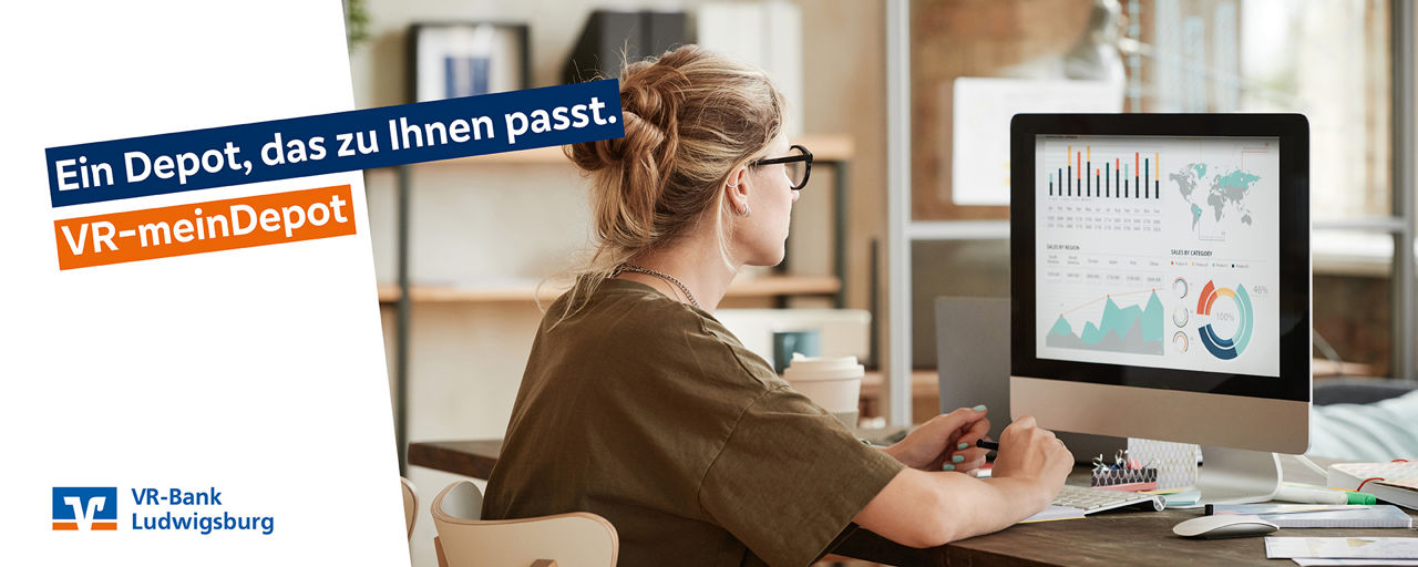 Junge Frau analysiert bunte Finanzdiagramme am Computer – daneben Werbung für VR-meinDepot der VR-Bank Ludwigsburg.