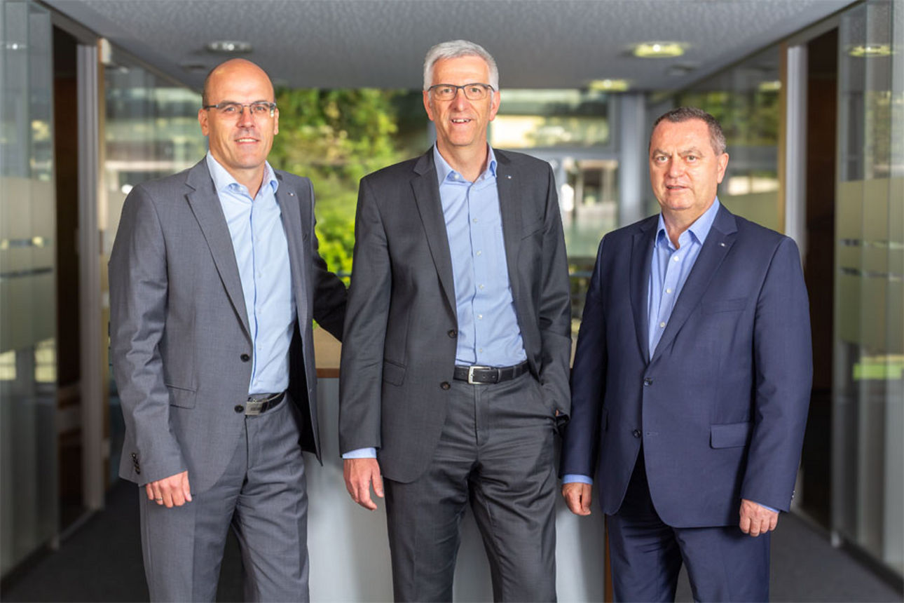 Die drei Vorstandsmitglieder der Vereinigten Volksbank Raiffeisenbank