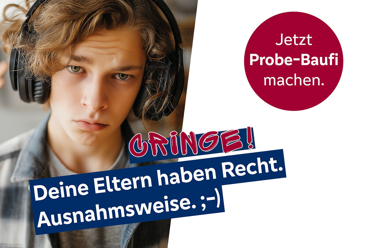 Familie vor Neubau
