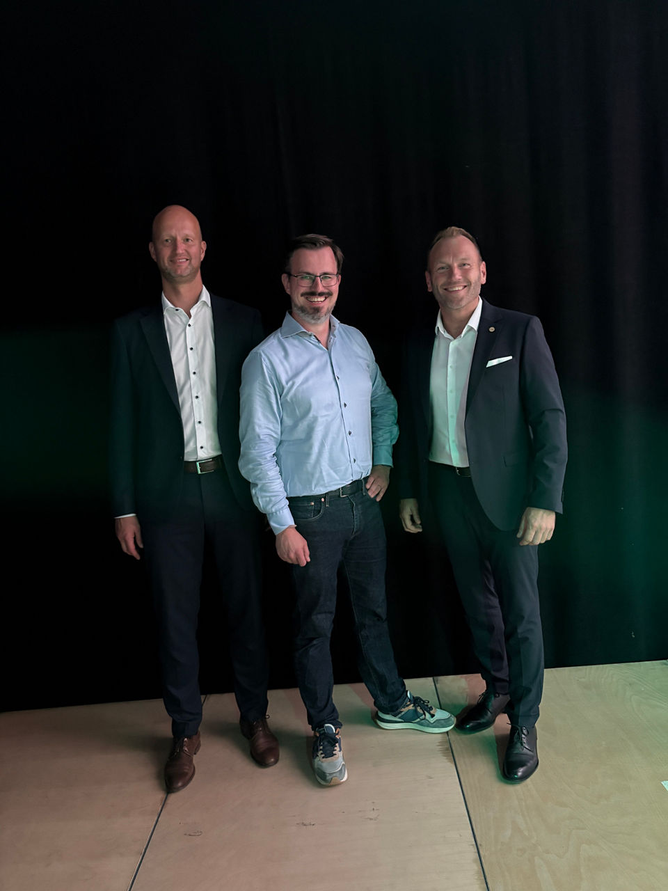 Vorstand Carsten Brüner, Gedächtnisweltrekordhalter Dr. Boris Nikolai Konrad und Vorstand Boris Braun (v.l.n.r.)