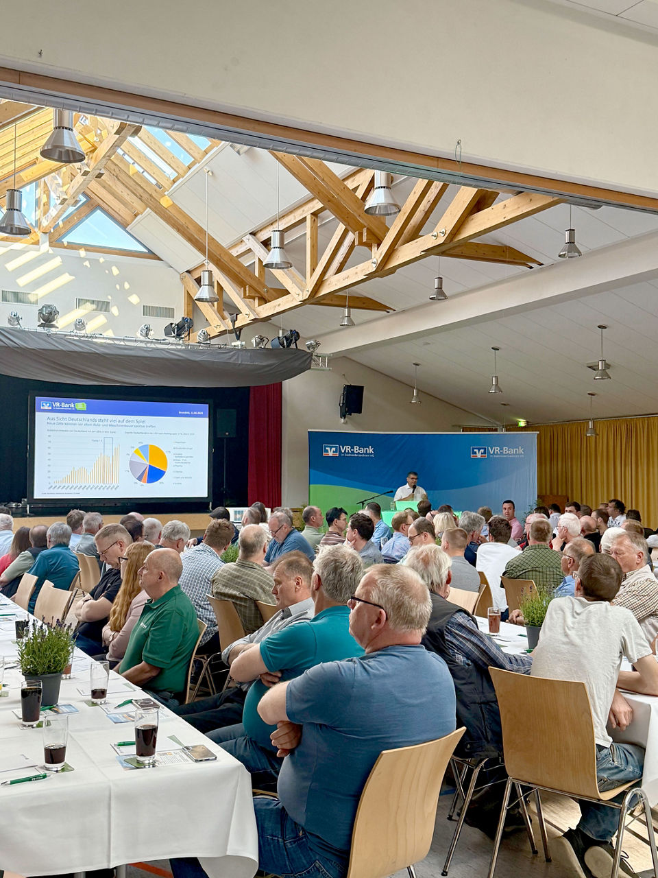Blick in die Stadthalle Dransfeld bei unserer Vertreterversammlung 2025