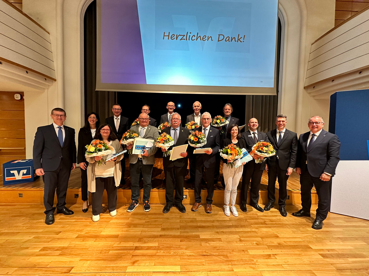  Gruppenbild der geehrten Aufsichtsratsmitglieder