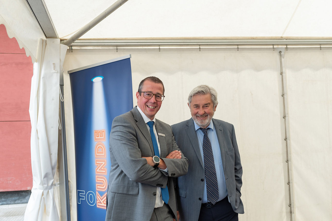 Vorstand und Gast der Vertreterversammlung im Gespräch.