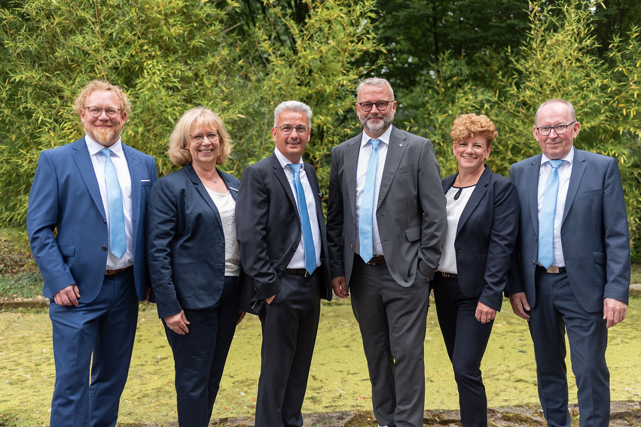 Foto unserer sechs Aufsichtsratsmitglieder (zwei Frauen und vier Männer)