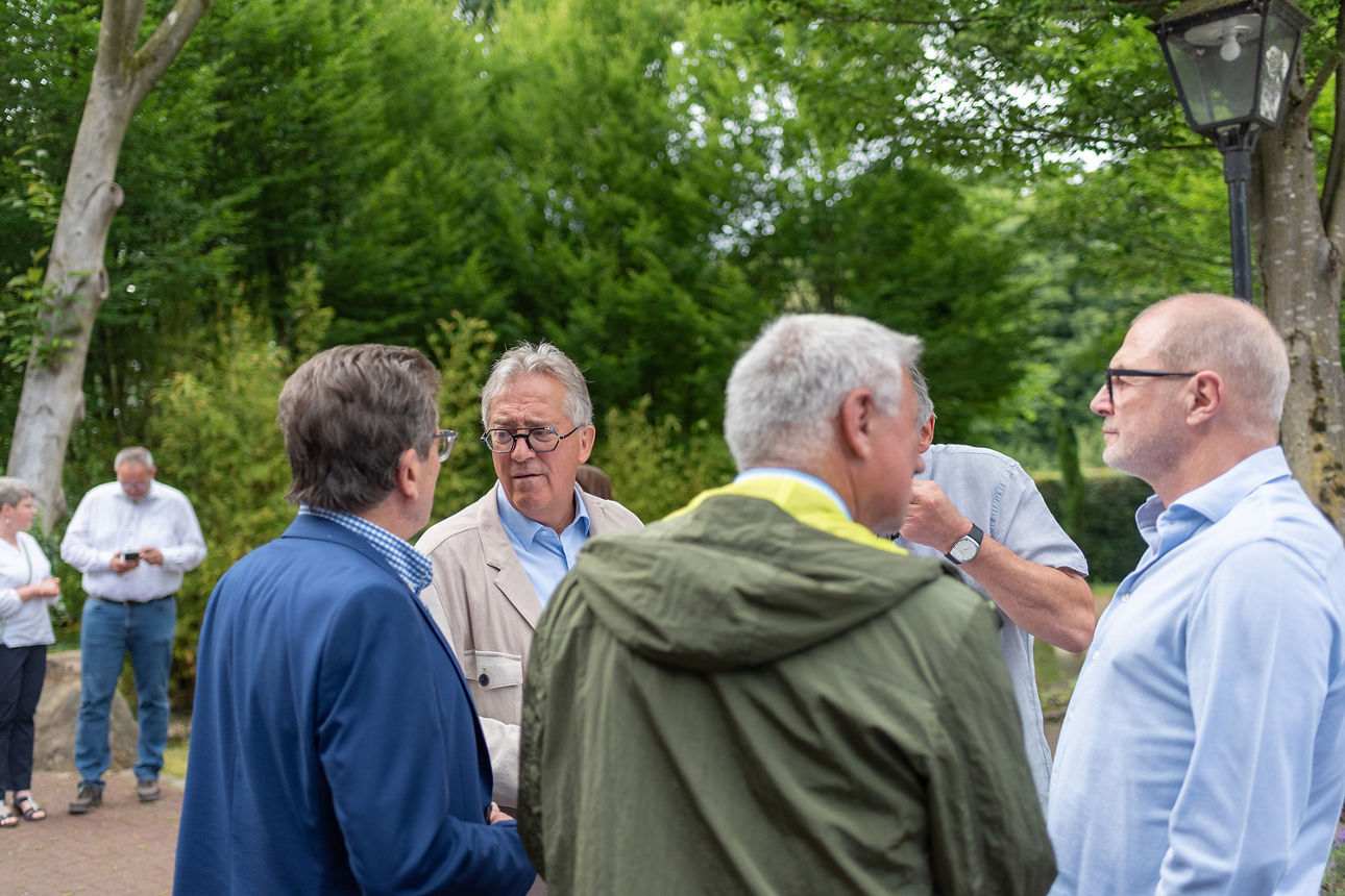 Gespräche vor Beginn der Vertreterversammlung der Gäste.